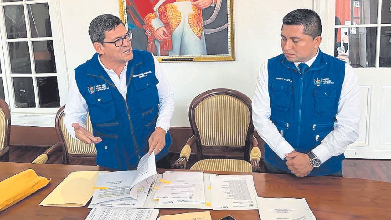 Gerente de Educación, Martín Camacho, debía responder por títulos, pero citación debió ser reprogramada.