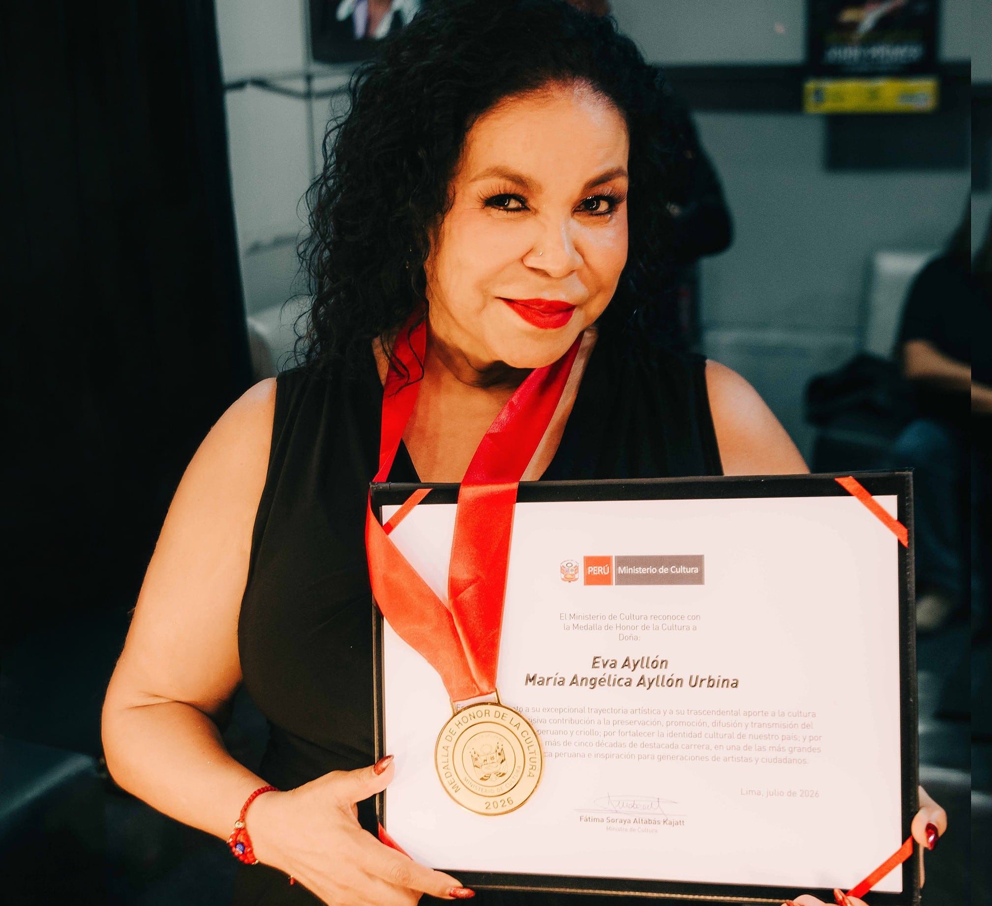 Eva Ayllón feliz y orgullosa por la Medalla de Honor de la Cultura