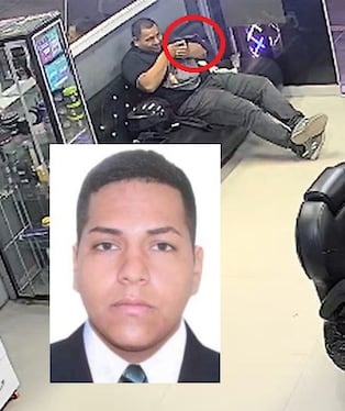 En video de seguridad se aprecia el instante que de la nada saca su arma y apunta.