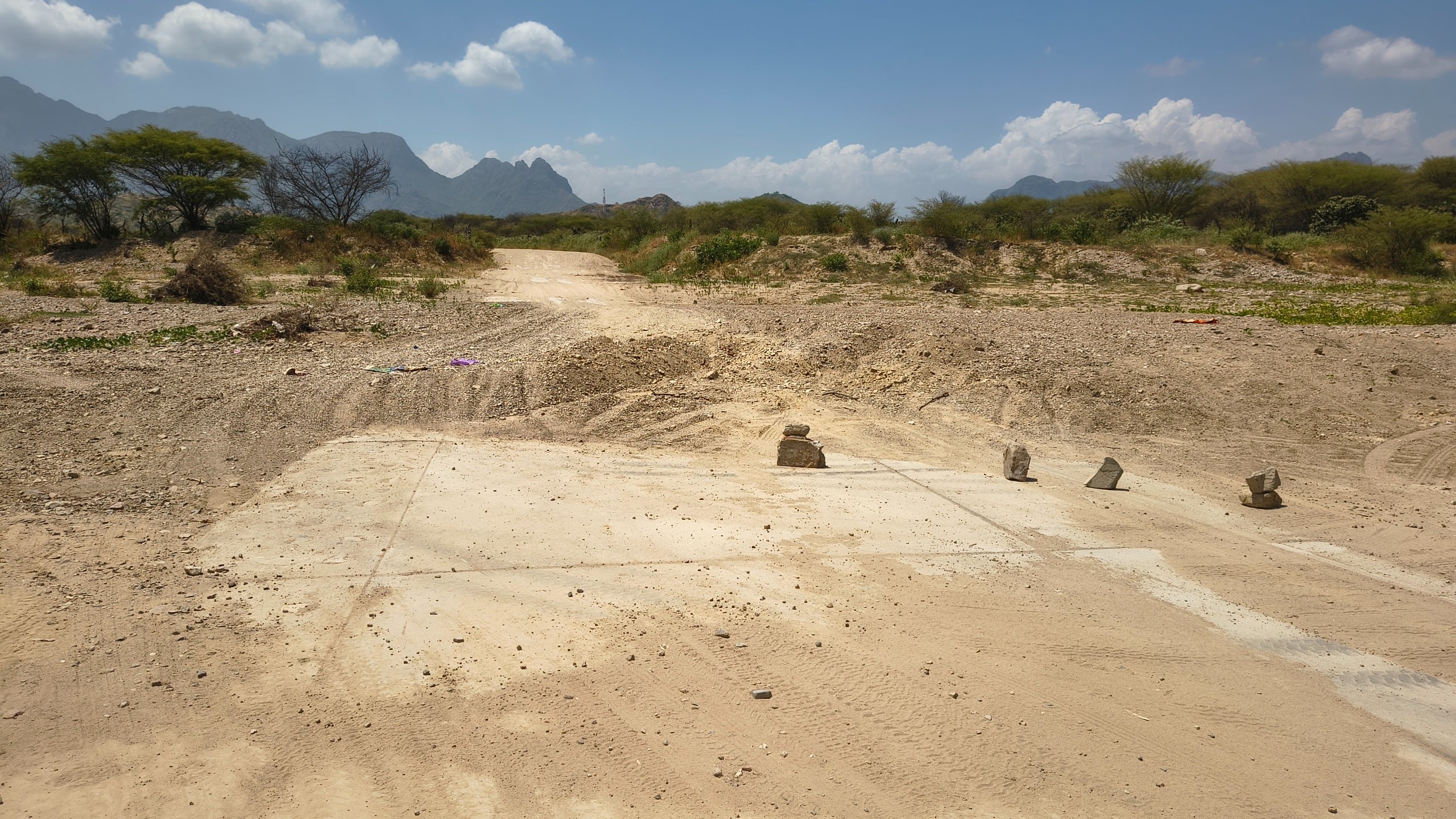 Irregularidades en obras viales en distrito de Olmos.