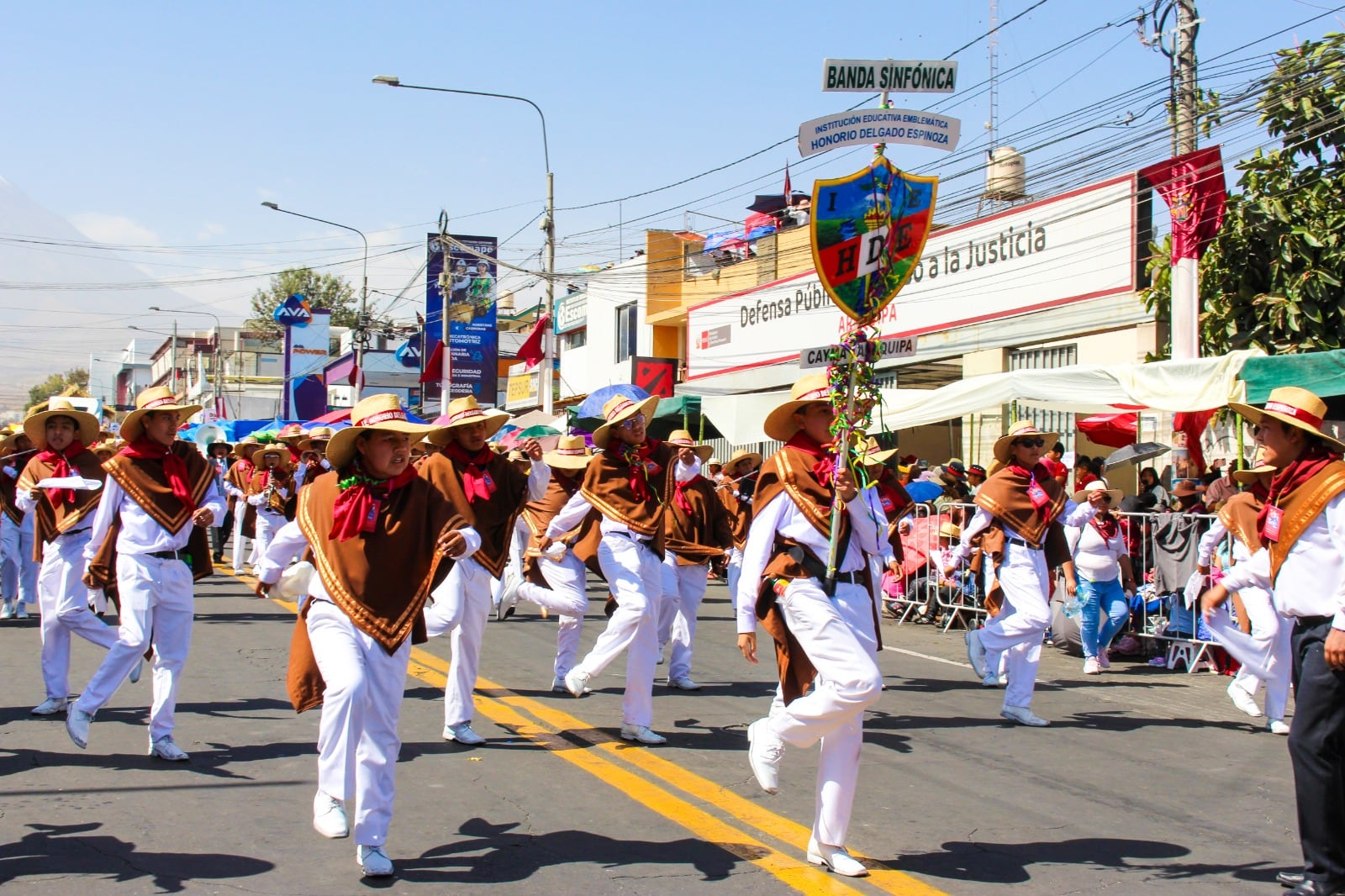 Banda sinfónica del colegio Honorio Delgado Espinoza acompañó a la Municipalidad de Cayma (Foto: GEC)