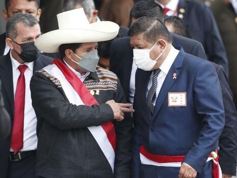 Ayala es implicado en coimas para ascensos