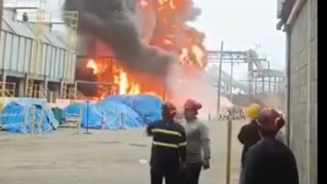 La Libertad: Incendio en la empresa azucarera de Casa Grande, en la provincia de Ascope (VIDEO)