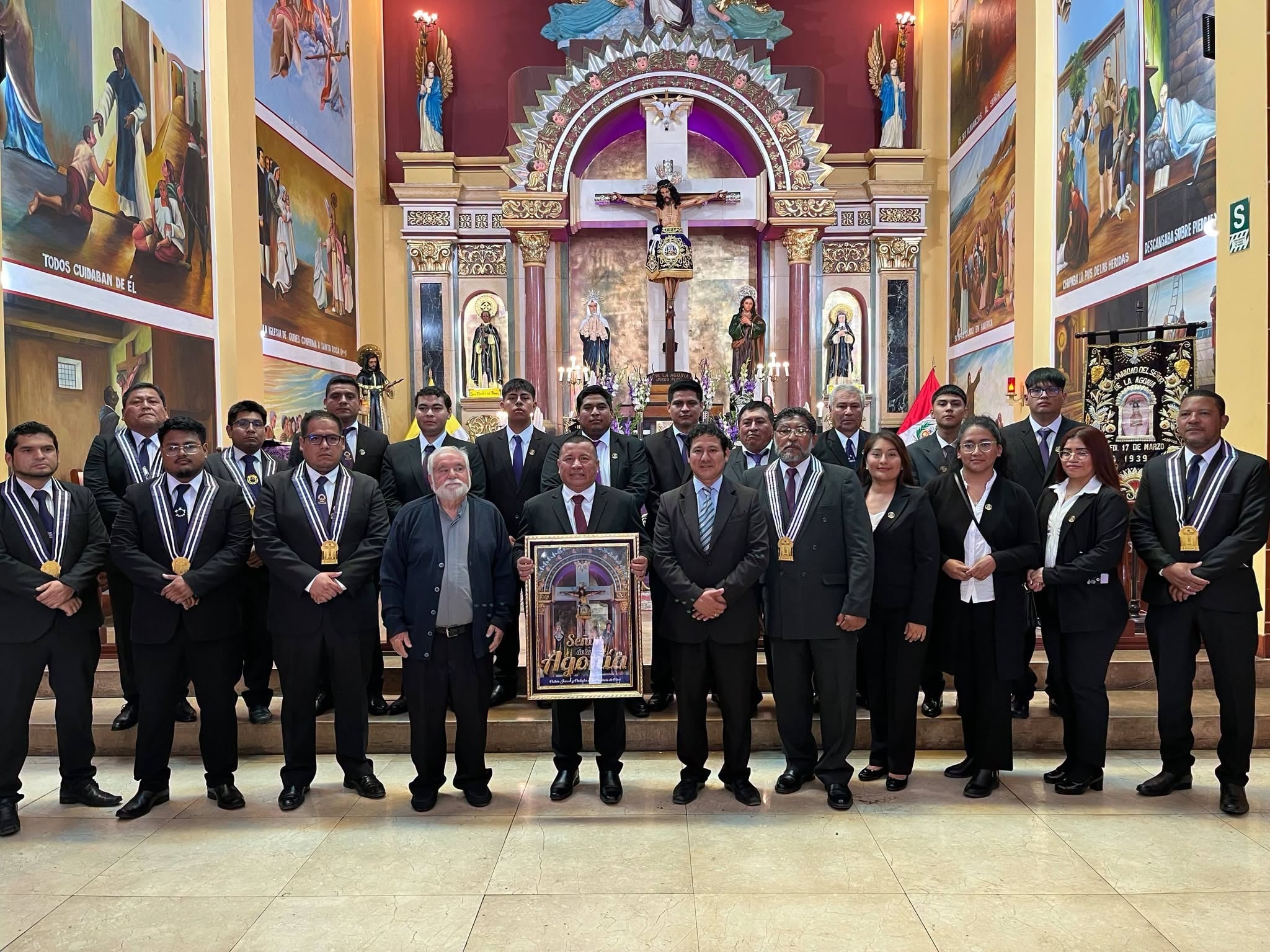 Hermandad del Señor de la Agonía reconoce apoyo del alcalde provincial de Pisco y entrega imagen religiosa
