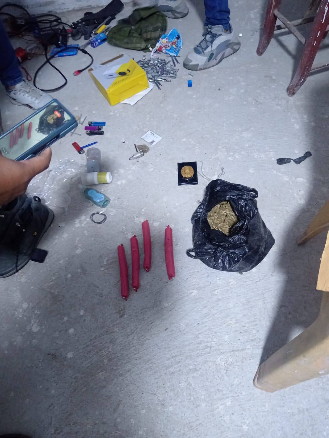 La Fiscalía y efectivos policiales allanaron su casa y hallaron estas evidencias que obliga a iniciar pesquisas paralelas. En tanto, la víctima se debate entre la vida y la muerte en hospital de Trujillo.