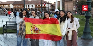 Españoles celebran el título mundial de fútbol en la Plaza Mayor de Cusco (FOTOS-VIDEO). Fotos: Correo.