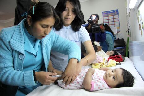 50 brigadas en barrido de vacunación por 3 días en El Tambo y Chilca para frenar tos ferina