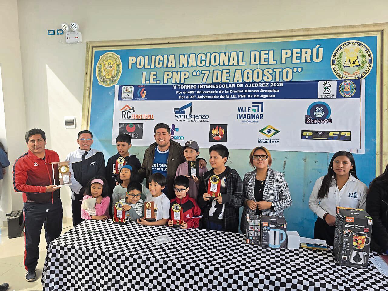 Menores recibieron trofeos por lograr primeros lugares.Foto: difusión.