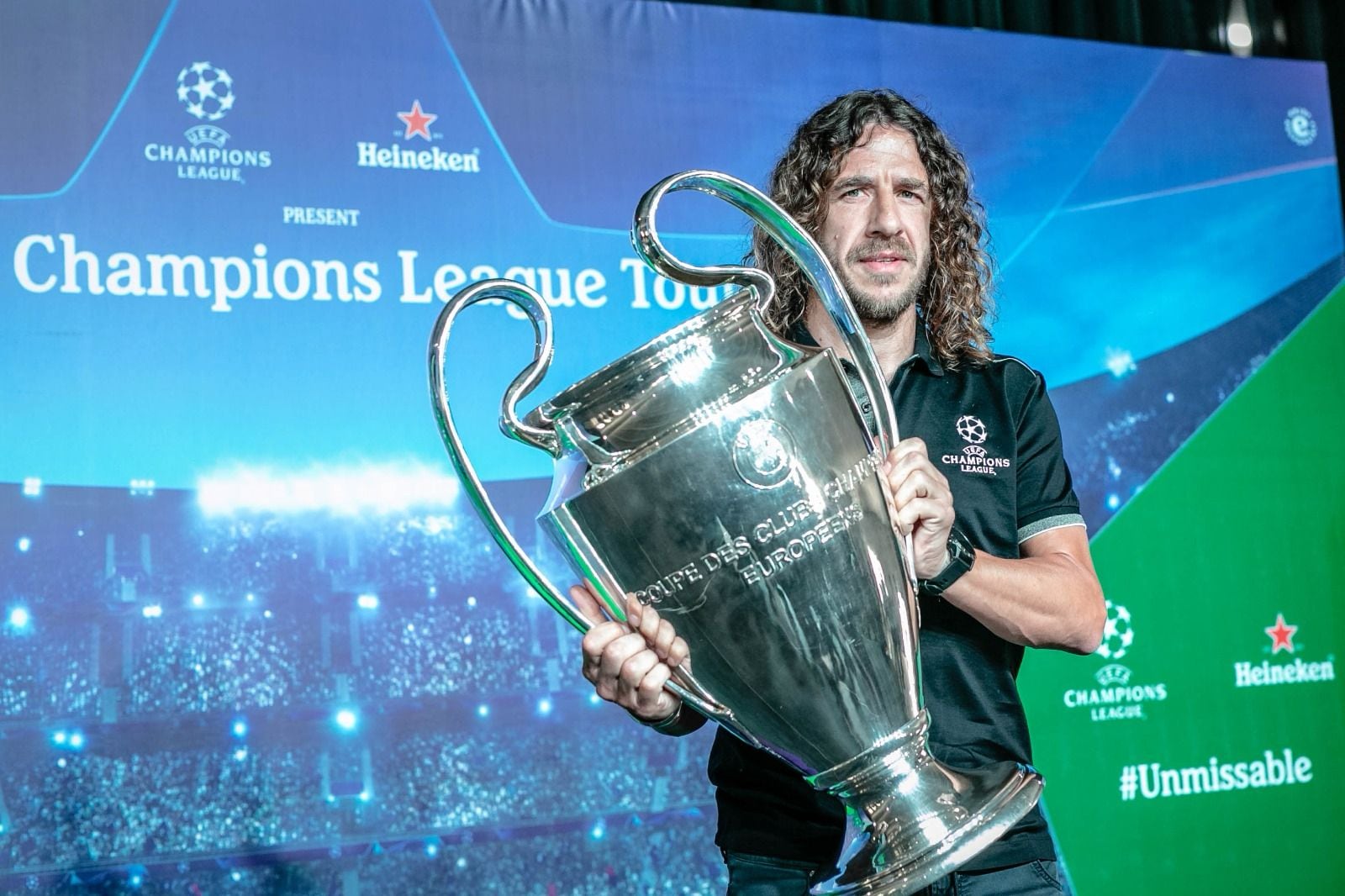 La copa de la UEFA Champions League pisa suelo peruano junto a Carles Puyol