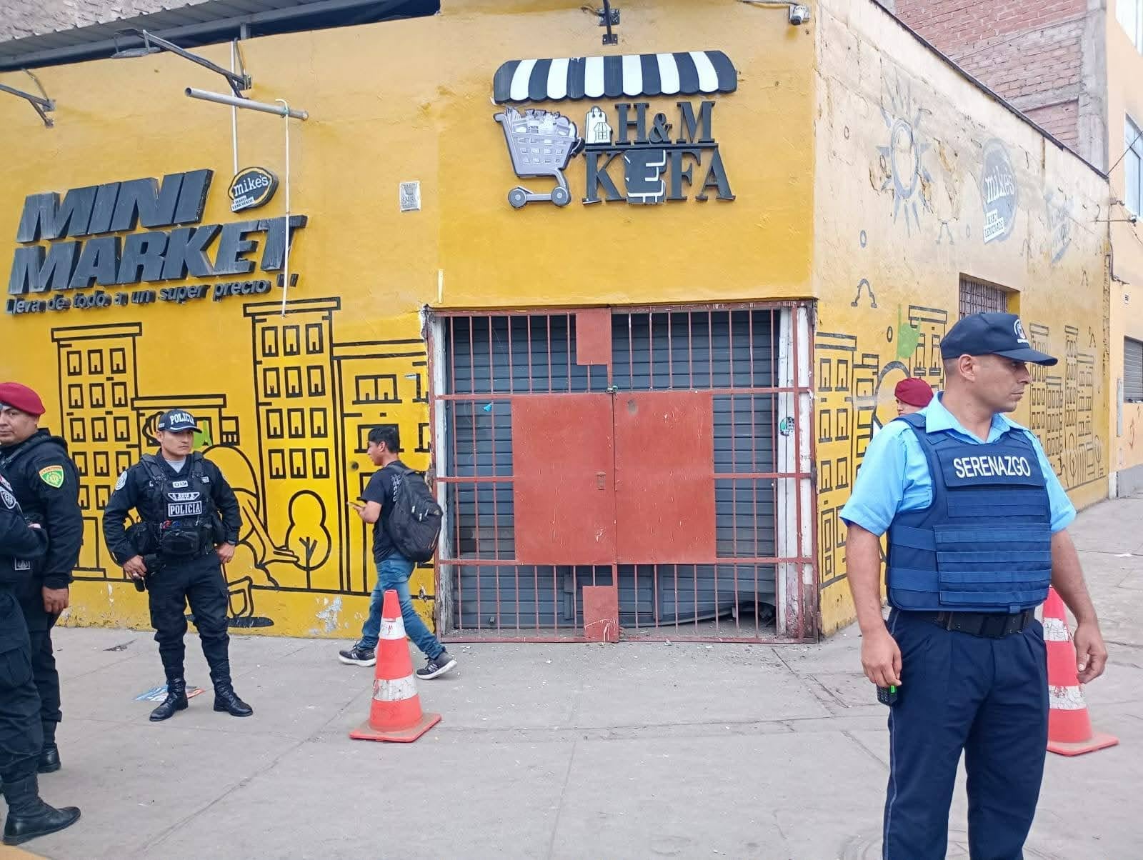 El ataque delincuencial ocurrió a plena luz del día y causó alarma entre comerciantes y transeúntes. Foto: Trujillo Limpio.