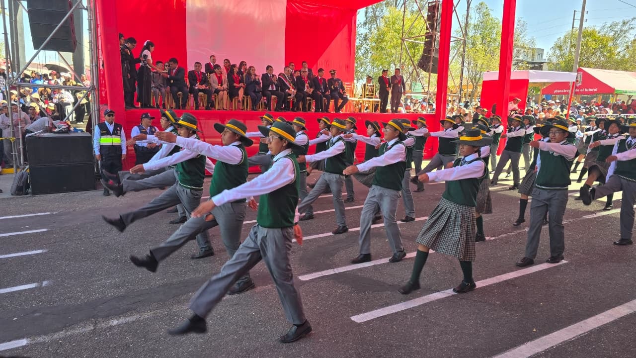 Desfile cívico escolar en Cayma (Arequipa) por el 205 Aniversario de la Independencia del Perú. (Foto: Yunsu Pariapaza/@photo.gec)