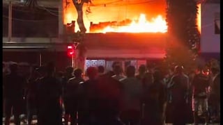 Incendio consume azotea de vivienda en Trujillo (VIDEO)
