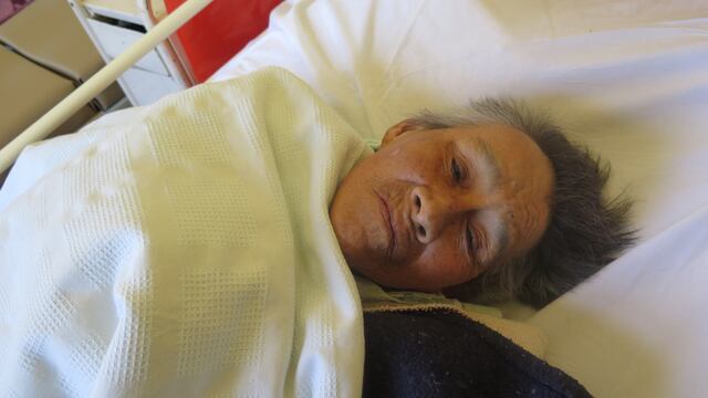 Abandonan a mujer anciana en hospital por ser mala madre (VIDEO)