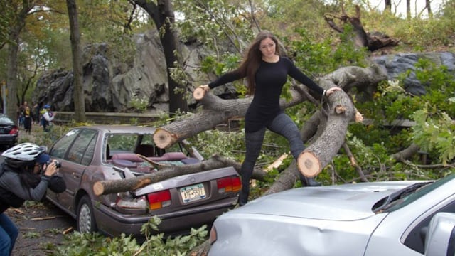 'Fakes' de modelo brasileña que posó con daños del huracán Sandy inundan la red