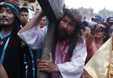 Tradicional vía crucis del “Cristo Cholo” en el cerro San Cristóbal (FOTOS)
