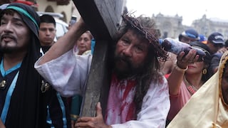 Tradicional vía crucis del “Cristo Cholo” en el cerro San Cristóbal (FOTOS)