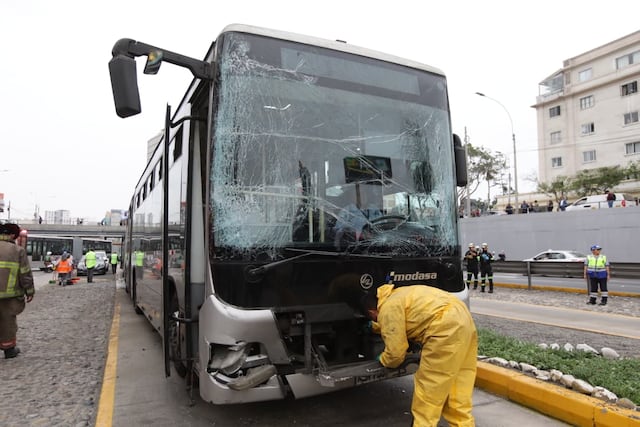 Triple choque en el Metropolitano deja al menos 40 heridos en Miraflores (Fotos: Violeta Ayasta/GEC)