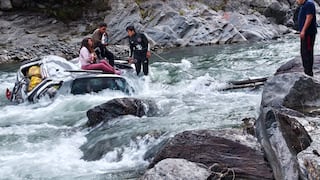 Puno: camioneta cae al río Inambari en Sandia y rescatan con vida a tres ocupantes