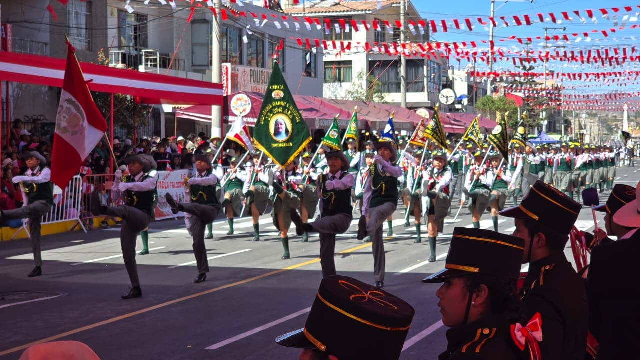 Desfile cívico escolar en el distrito de Paucarpata (Arequipa) por el 205 Aniversario de la Independencia del Perú. (Foto: Yunsu Pariapaza/@photo.gec)