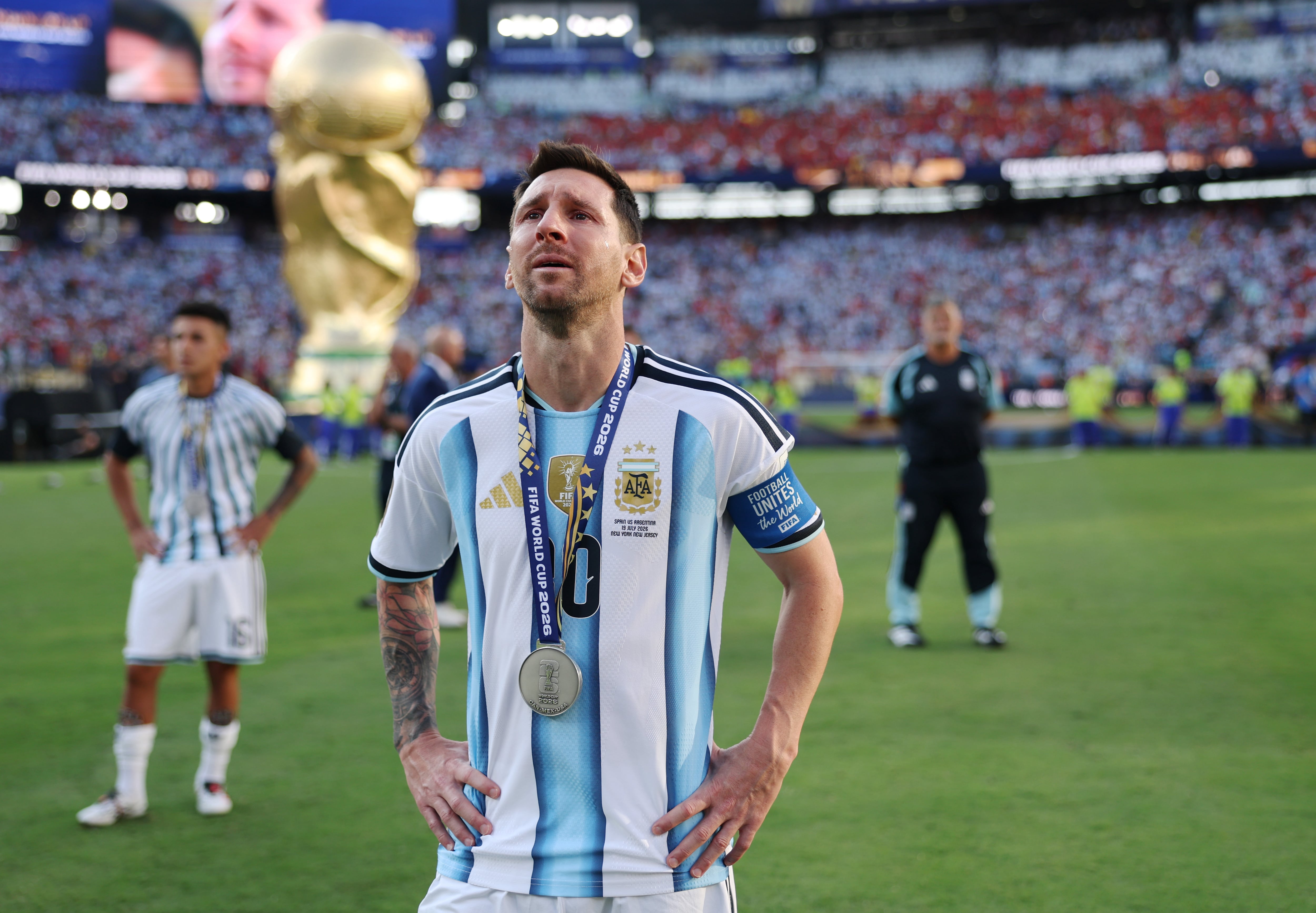 Compañeros, exfutbolistas, familiares y figuras del deporte despidieron al capitán argentino tras su anuncio de retiro de la selección a los 39 años. (Foto: Getty Images)