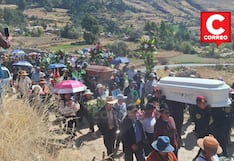 En medio del dolor y la devastación familias entierran a víctimas del sismo en Pumpunya (FOTOS)