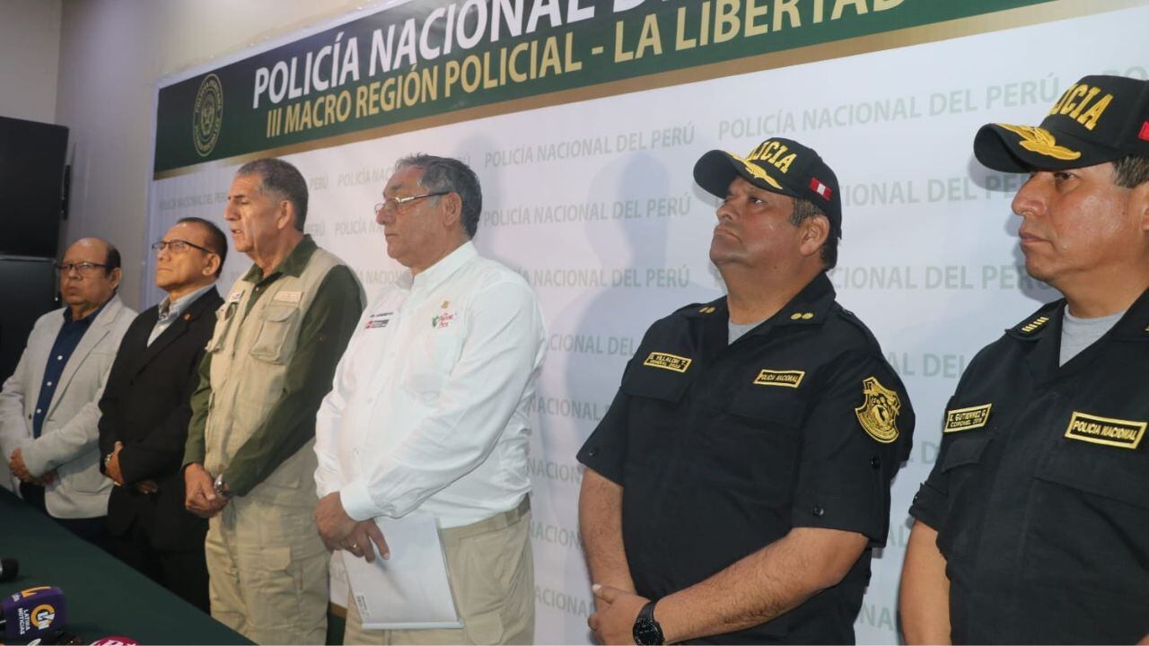 El titular de la cartera del Interior, Víctor Torres, y el de Energía y Minas, Óscar Vera, ya se encuentran en Pataz y aseguran que se restablecerá el principio de autoridad y se capturará a responsables de la masacre en la zona.