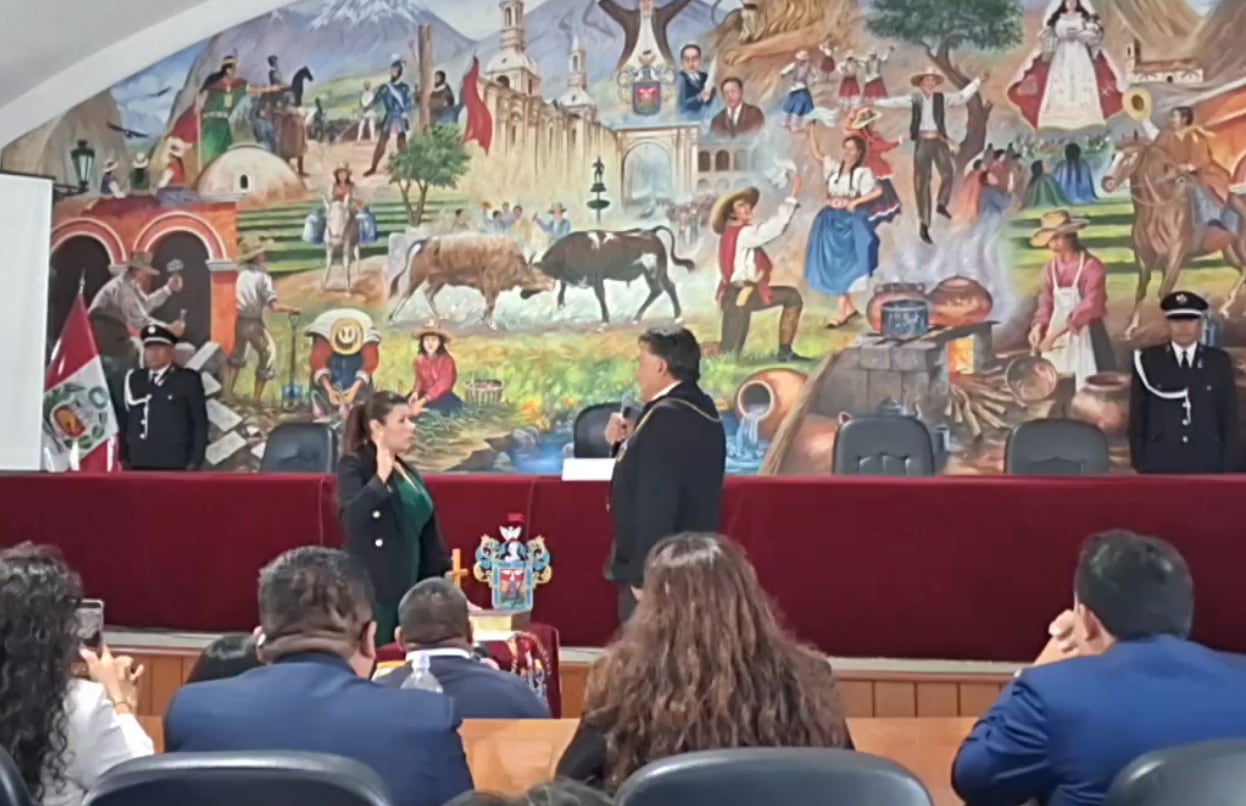 Ruccy Oscco jura como alcalde de Arequipa tras vacancia de Víctor Hugo Rivera