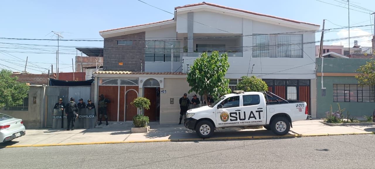 Policía allanó viviendas de presuntos integrantes. (Foto: GEC=
