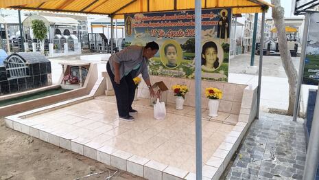 Pisco: familias visitan a sus seres queridos en el Campo Santo 15 de Agosto, a 18 años del terremoto