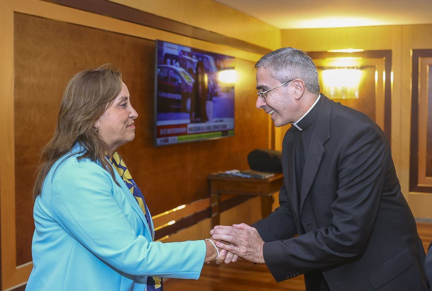 Dina Boluarte fue recibida por una delegación del Vaticano. (Foto: Presidencia)
