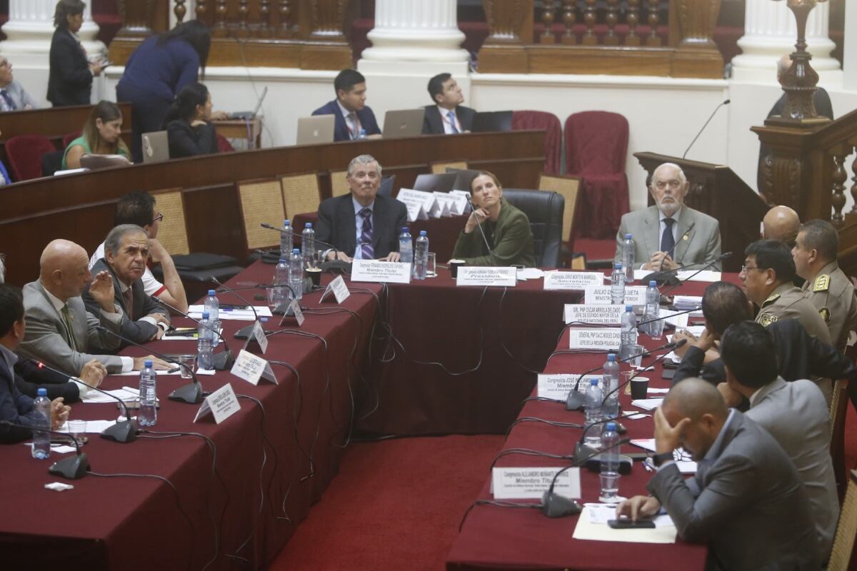 La Comisión de Defensa del Congreso recibió al ministro del Interior, Julio Díaz Zulueta, para que rinda cuentas sobre las acciones tomadas tras el asesinato de 13 trabajadores mineros en Pataz, región La Libertad. (Foto: Mario Zapata N. / @photo.gec)