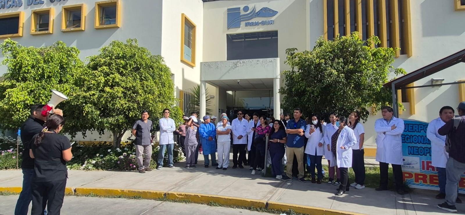 Médicos protestan por la falta de especialistas en el Iren Sur. (Foto: Pedro Torres/@photo.gec)