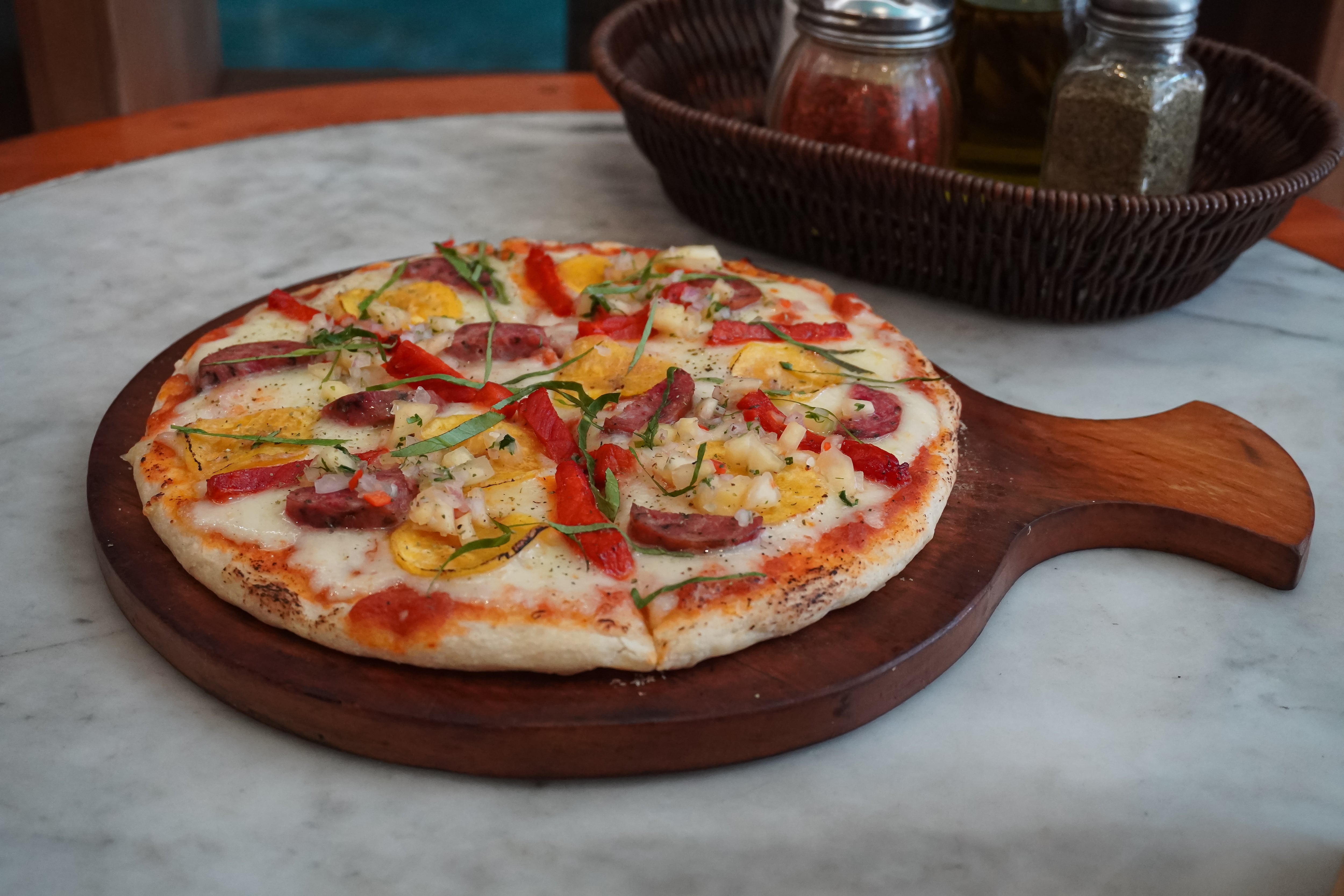 La trattoria, con más de 25 años en el mercado, incorpora una pizza con ingredientes de la Amazonía peruana y una preparación de pollo acompañada de risotto al pesto. Ambas novedades están disponibles en su local de la calle Las Orquídeas.