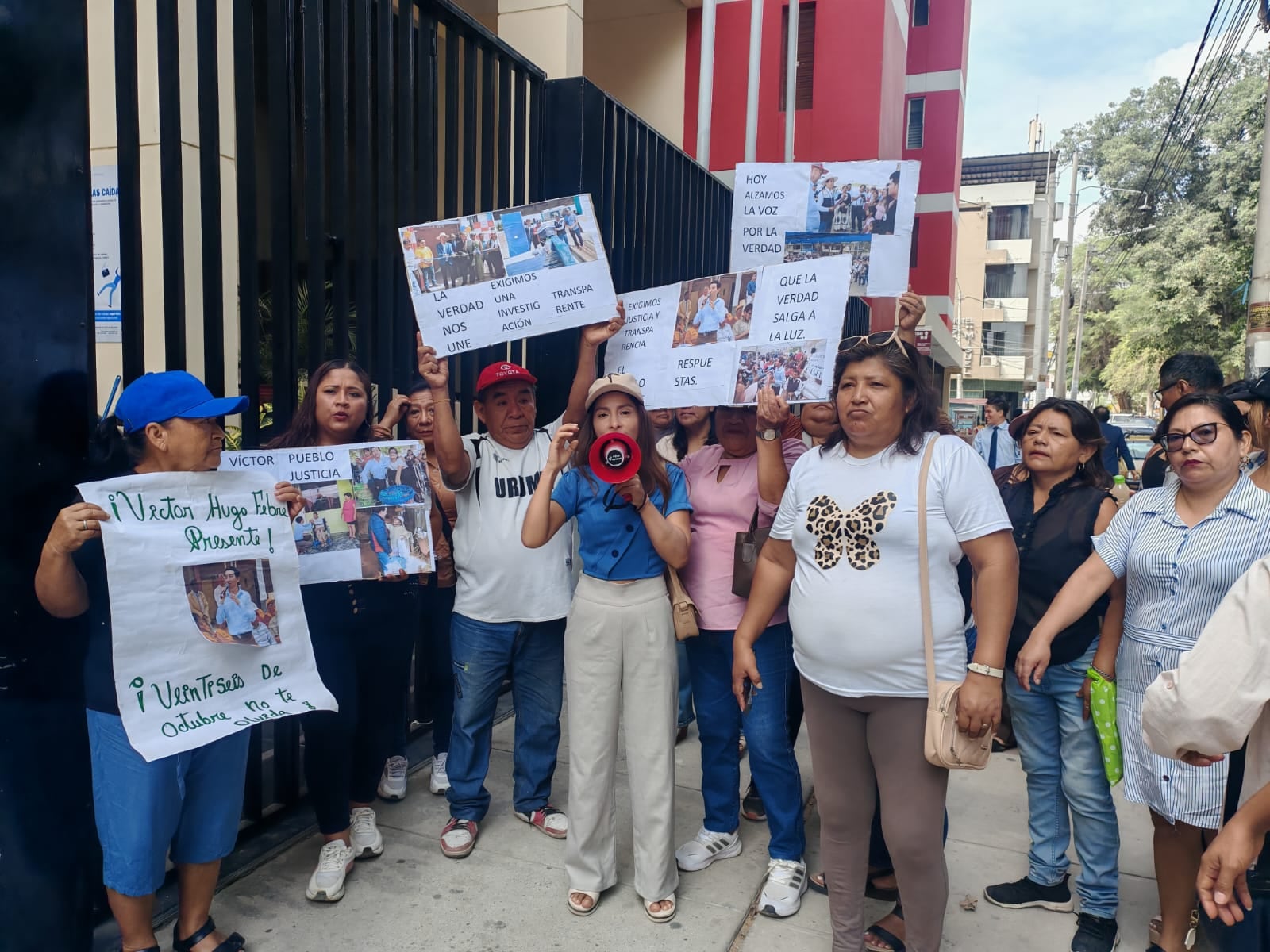 Los familiares protestaron para exigir justicia por el cruel asesinato del burgomaestre.