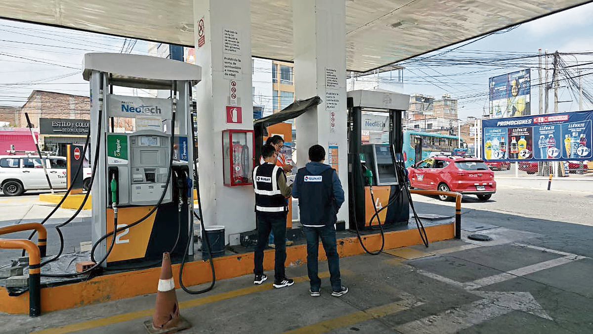 Osinergmin, Indecopi, Sunat y el Ministerio Público verificaron el abastecimiento y la venta de carburantes en estaciones de servicio.