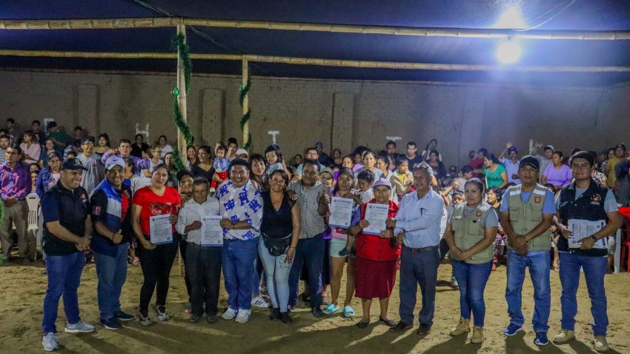 Alcalde de El Porvenir, Juan Carranza, llegó hasta este barrio de Alto Trujillo y se comprometió a seguir apoyando a la población.
