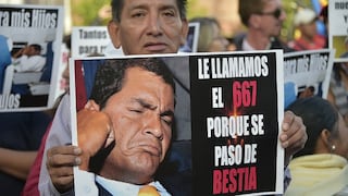 "¡Ecuador no es Venezuela"!, le gritan miles a Rafael Correa en protesta