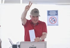 Rafael López Aliaga emite su voto en medio del respaldo de simpatizantes en San Isidro