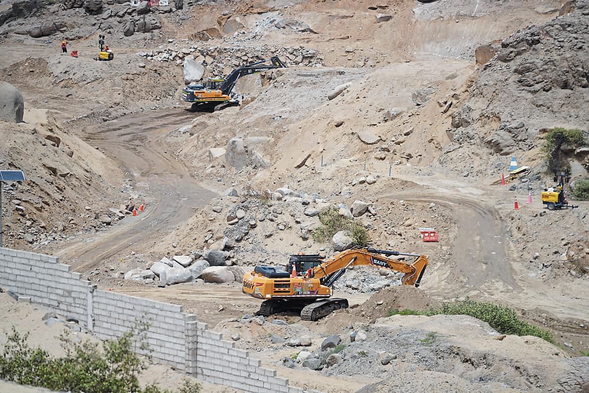 Gobernadora regional de La Libertad, Joana Cabrera, llegó hasta San Ildefonso para supervisar trabajos de limpieza y descolmatación. Sin embargo, confirmó que tanto en el desfiladero de El Porvenir como en San Carlos (Laredo) el proyecto de solución definitiva está paralizado por falta de presupuesto.