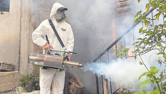 Red de Salud Trujillo realizó acciones de control larvario y fumigación en hogares de La Esperanza y El Porvenir.