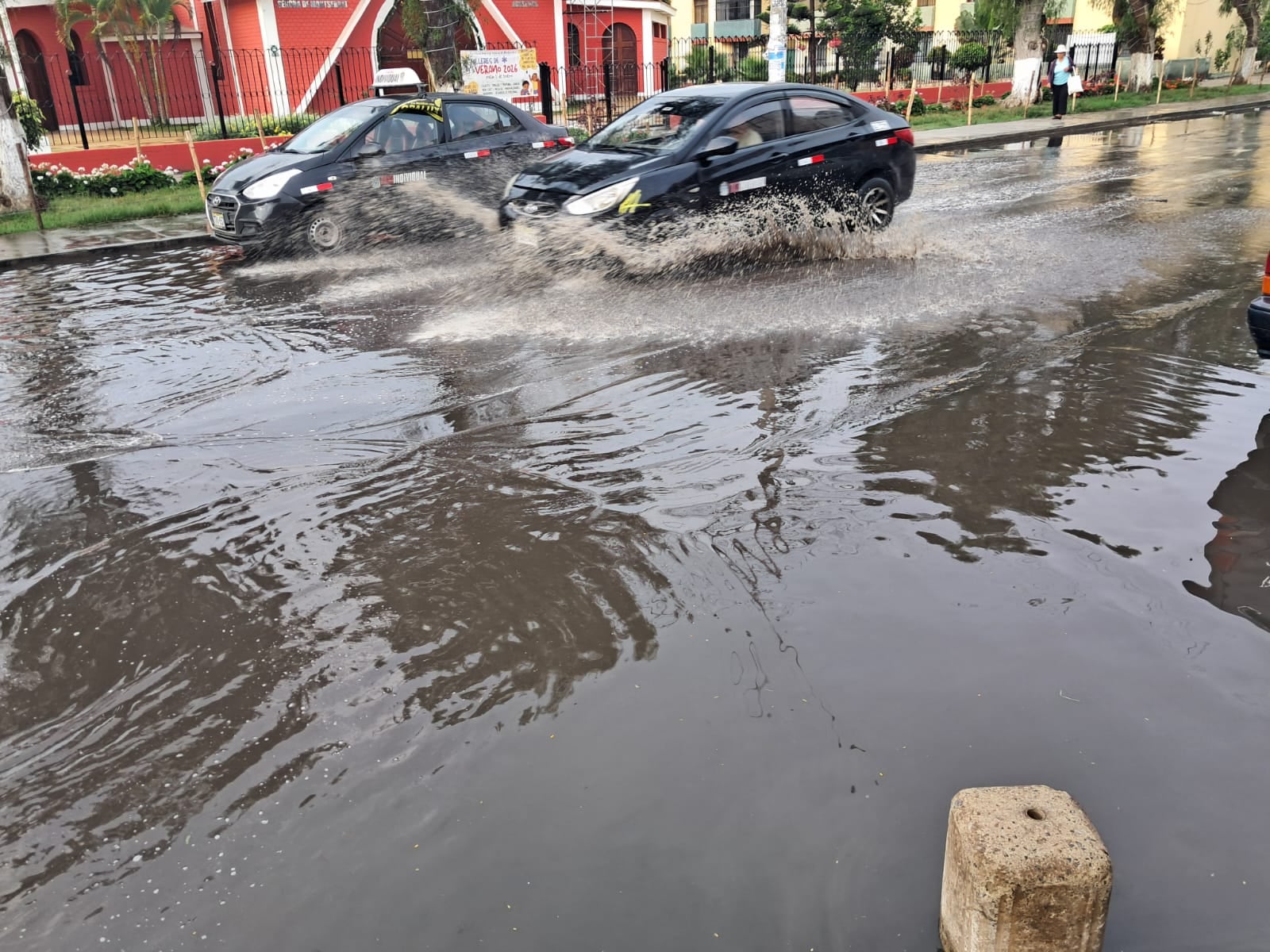 Diversas vías de la ciudad quedaron inundadas.