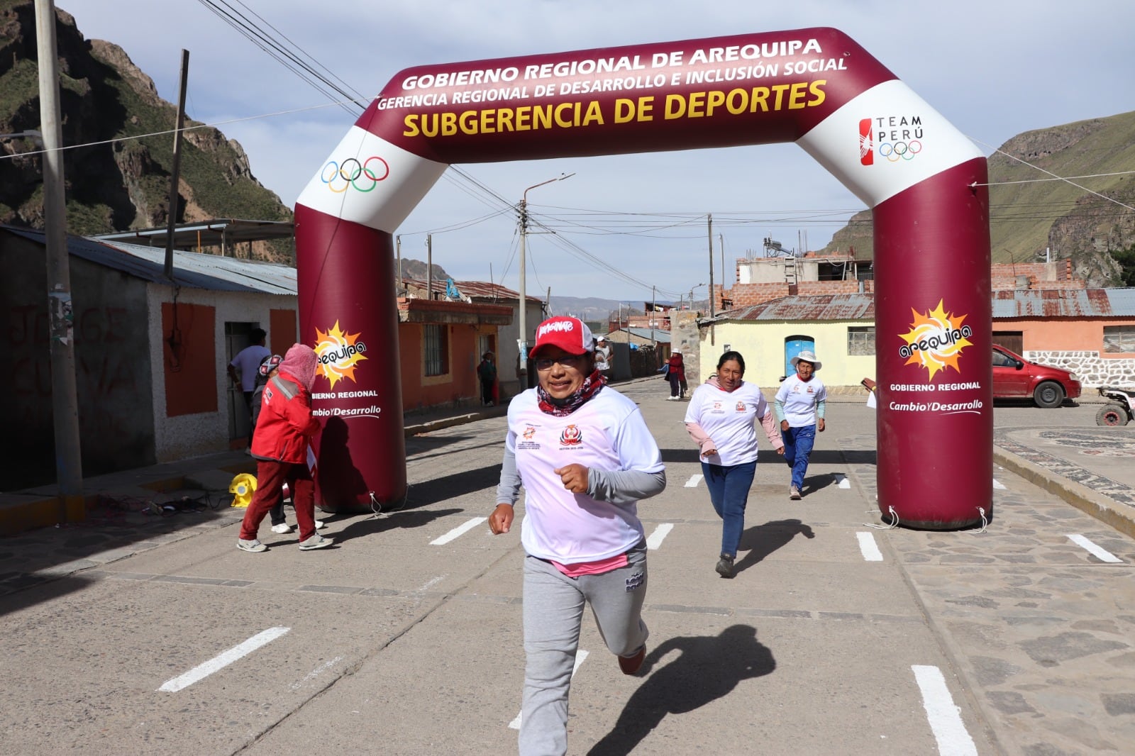 Corredores participaron en II Maratón por aniversario de Tuti, en Caylloma. Foto: Gobierno Regional de Arequipa.