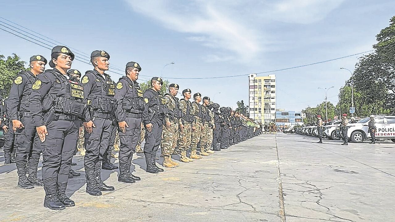 Para la gobernadora de La Libertad, Joana Cabrera, el plan de operaciones diseñado para combatir a la delincuencia no funciona al 100% por el déficit de efectivos y exhortó al ministro del Interior, Vicente Tiburcio, a dotar de más agentes a esta región. Dijo que de poco sirven los drones y la central 105 sin efectivos.