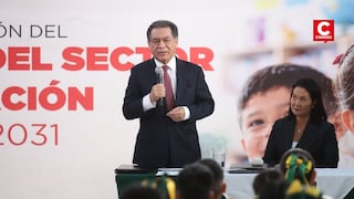 Ministro de Educación anuncia retiro de contenidos “ideologizados” de los textos de historia