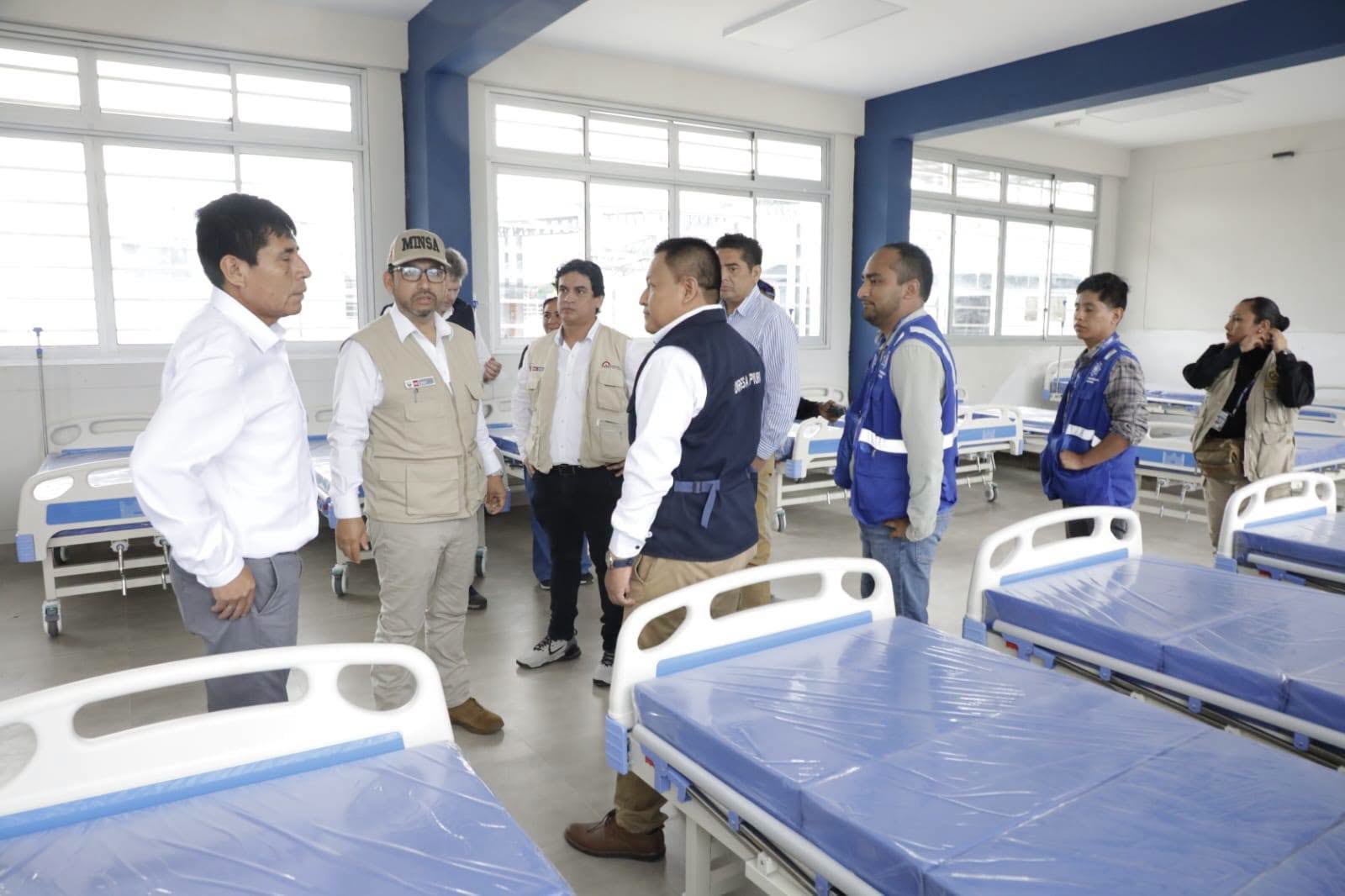 Luis Dyer Fernández evalúa la situación del dengue en Piura.