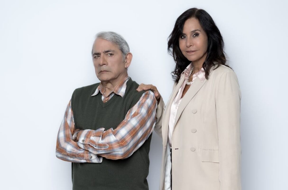 Roberto Moll y Julie Freundt son los protagonistas de la la obra “Cariño malo: El musical criollo”. (Foto: Instagram)