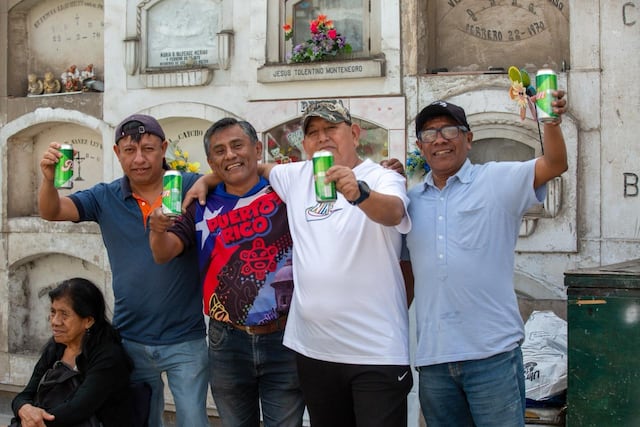 Día del Padre: familias visitan el cementerio El Ángel para recordar a sus seres queridos (Fotos: Fernando Sangama/GEC)