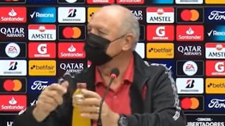 Scolari y sus frustrados intentos de abrir una botella durante rueda de prensa (VIDEO)