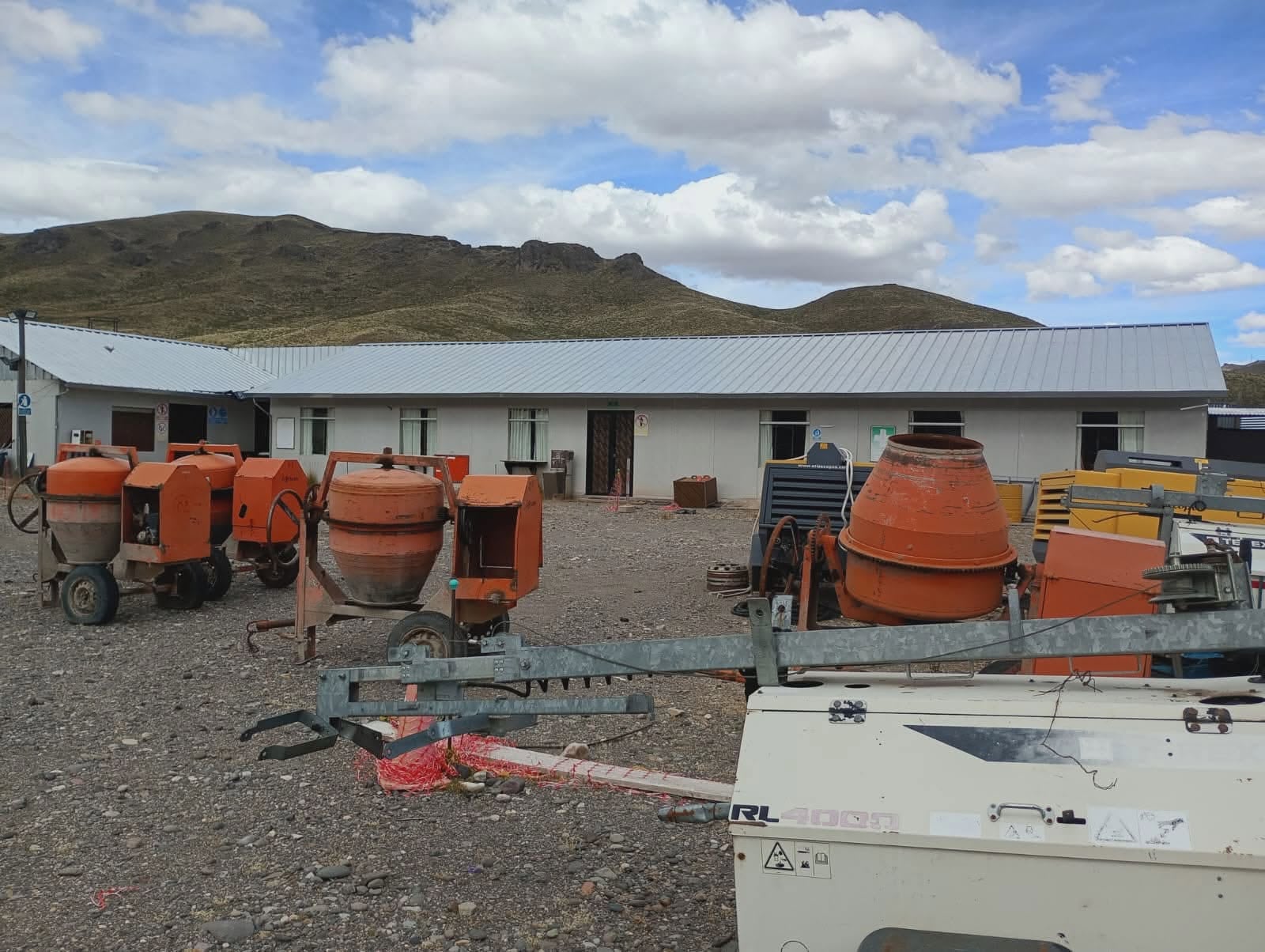 Hallan maquinaria abandonada e inoperativa del Gobierno Regional de Arequipa