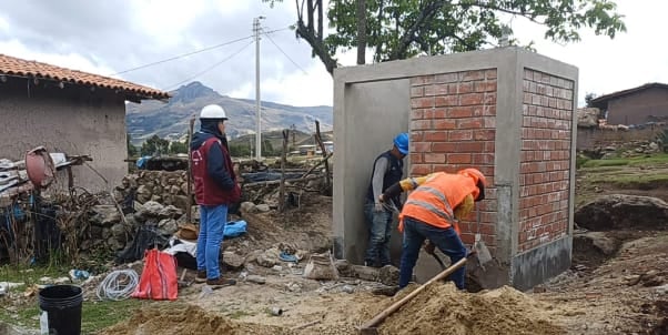 El alcalde destacó que el proyecto está generando puestos de trabajo para la mano de obra no calificada de la localidad y que ayudará a reducir brechas sociales en el distrito y en la región.